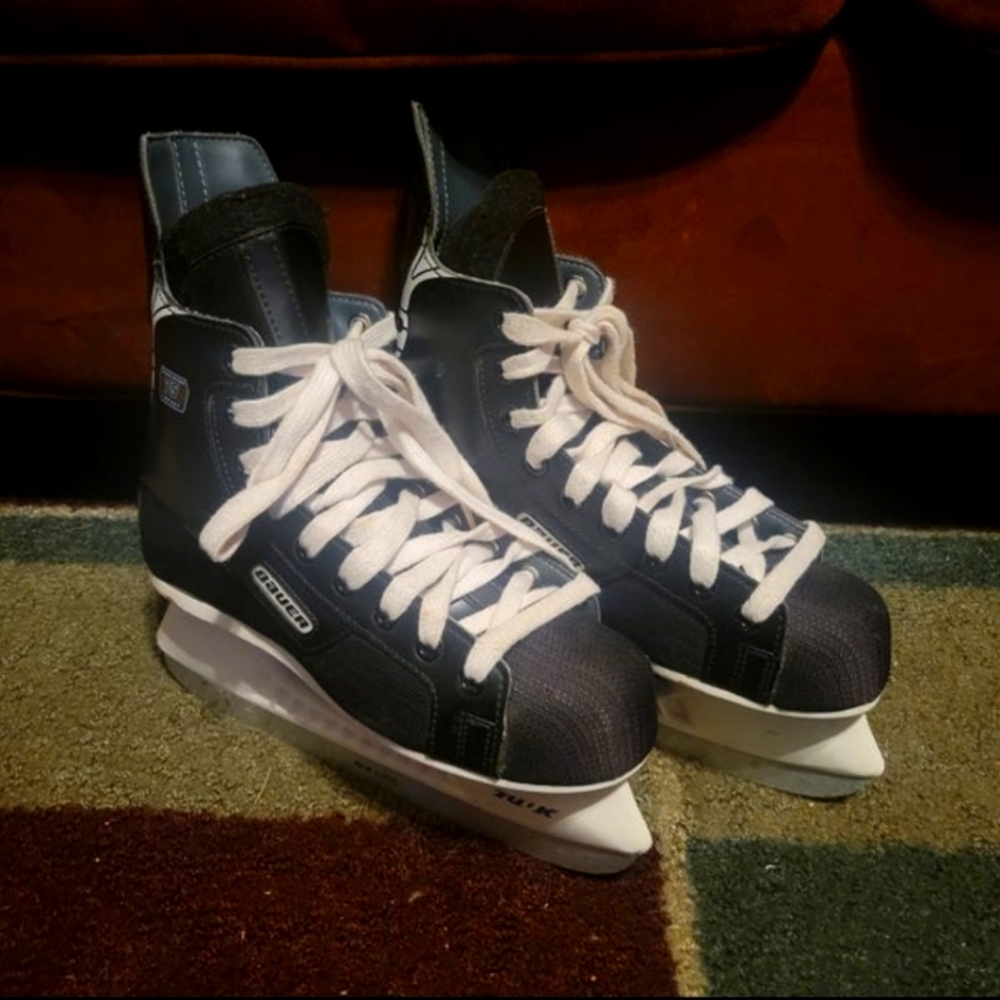 NWOT Bauer Junior Size 5 Hockey Skates